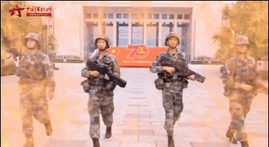 解放军电磁步枪表态：造型科幻 子弹更细更长(图)