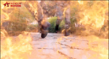 解放军电磁步枪表态：造型科幻 子弹更细更长(图)