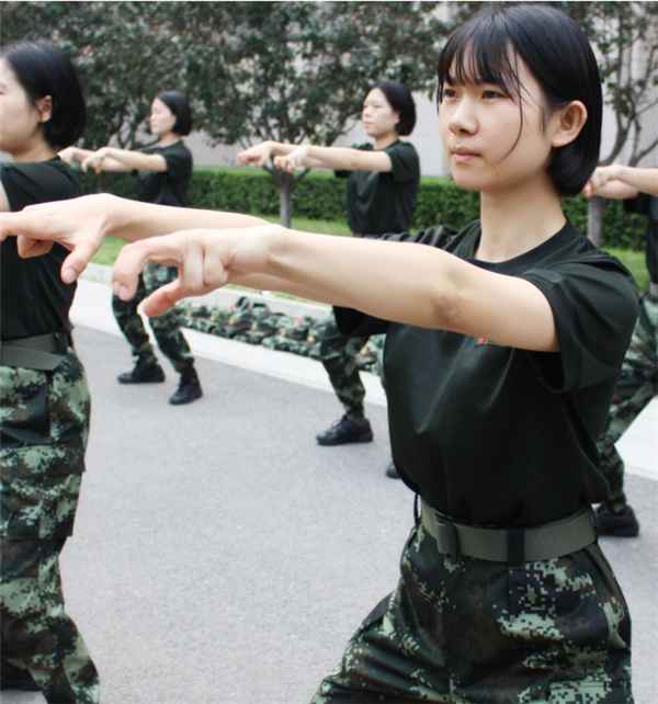 【青年一线故事】中山退役大学生女兵钟凯翠：不让芳华留下遗憾