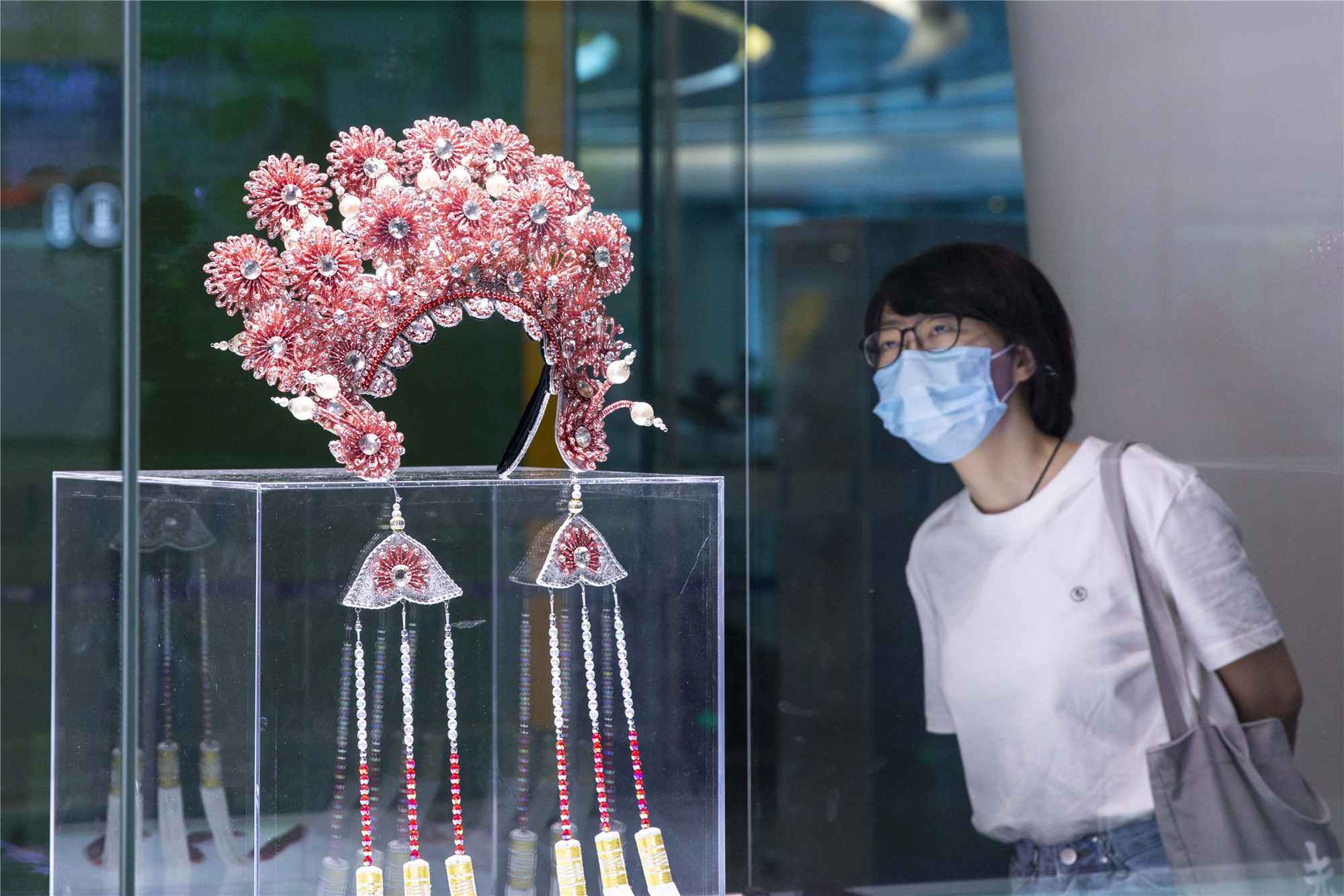 【旅游通】在广州塔打开“岭南之窗” 17个国度级非遗项目展出