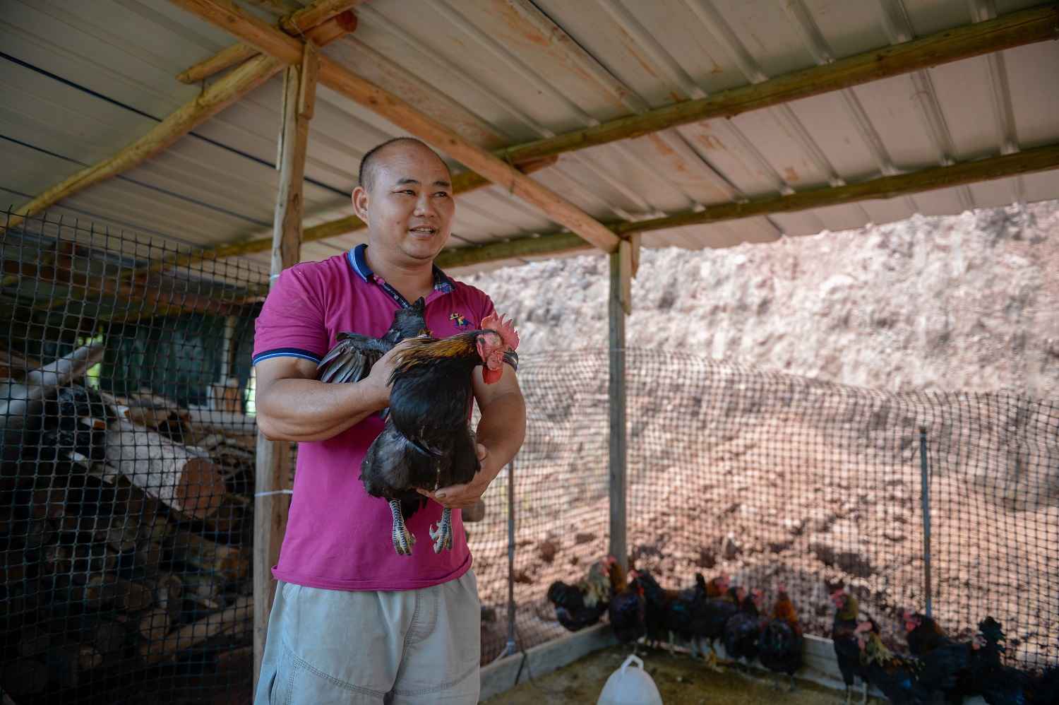 【走向我们的小康糊口】点对点专线以销促产 42条贫困村联袂振兴