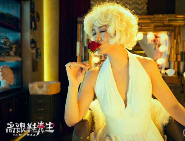 《高跟鞋先生》曝“撩妹”特辑 杜江扮姑娘红唇诱人