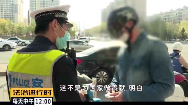 北京交警遭遇搞笑司机:罚款能不能打个折? 北京交警遭遇搞笑司机:罚款能不能打个折?