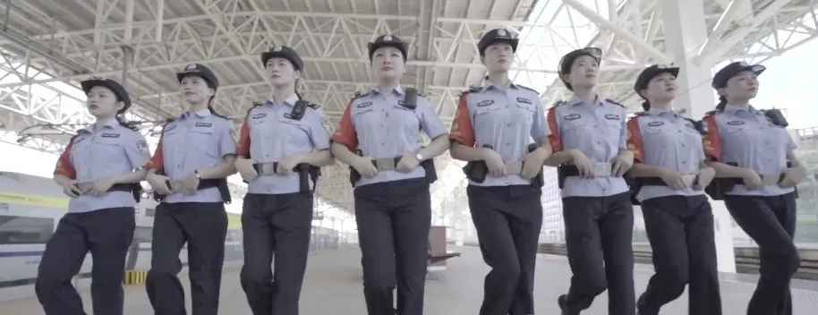 海南铁路女警版《无价之姐》冲上热搜 网友直呼：这群小姐姐太飒了