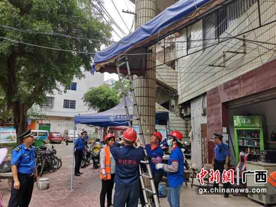 柳州城管会合整治“十乱”改进情况