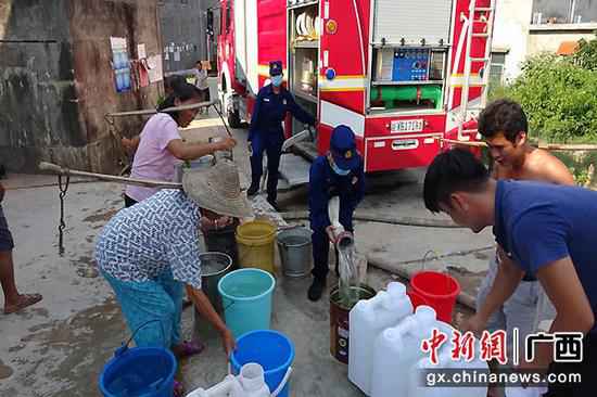 连日干旱崇左村民饮水弥留 消防站送水60余吨解民需