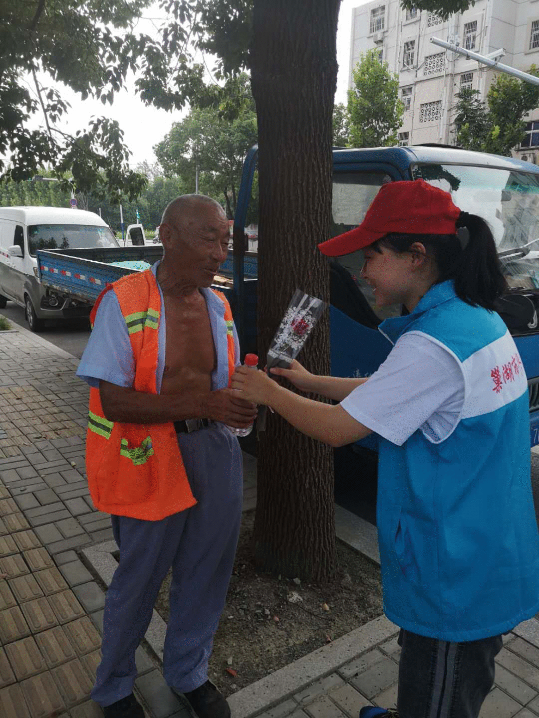 巢湖：爱在七夕，向最美创城事情者浪漫批注