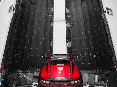 首飞乐成！世界最强运载火箭携豪华跑车上天，马斯