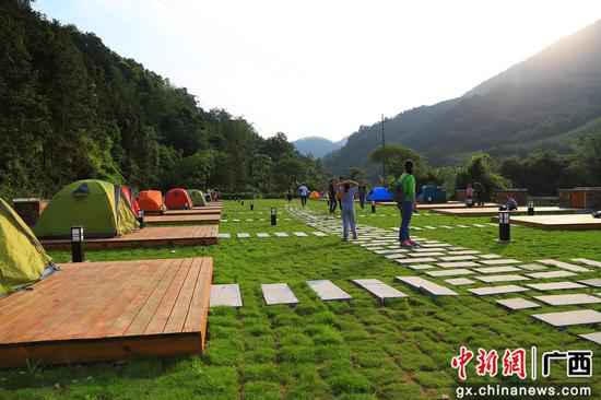 五家境区。 广西鹿寨林乡变身“绿富美” 生态旅游开发脱贫致富新路