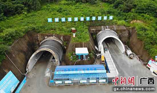 广西大塘至浦北高速公路首条双线地道意会