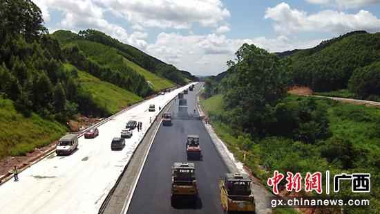 广西大塘至浦北高速公路首条双线地道意会