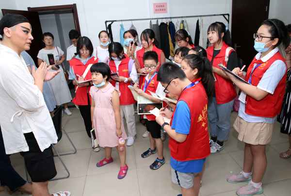 本报学生记者走进安徽省歌舞剧院探访舞剧《徽班》