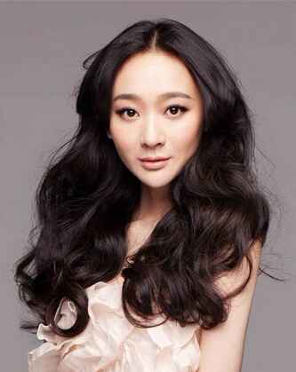 《长在面包树上的姑娘》在京首映 严艺丹献唱《醉成伤》