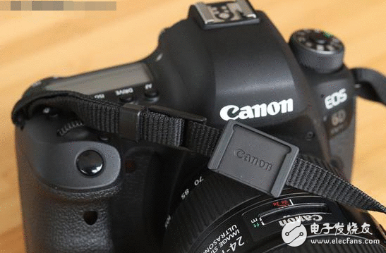 佳能单反肩带上为什么总有一个小橡胶片？本来对长时间曝光大有影响