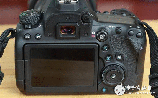 佳能单反肩带上为什么总有一个小橡胶片？本来对长时间曝光大有影响