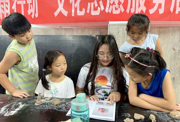 郑州财经学院暑期社会实践团 传承黄河文化魂 和煦务工后裔心