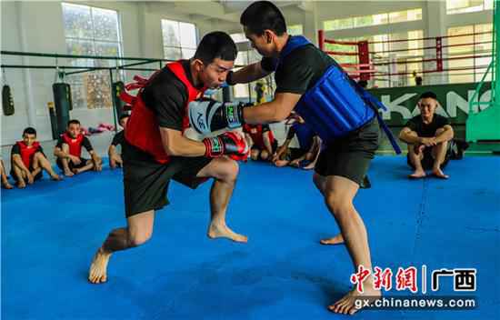 不平就用拳头“措辞”！直击广西武警搏击集训现场