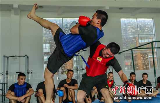 不平就用拳头“措辞”！直击广西武警搏击集训现场