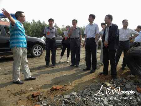 吉林龙潭区人大常委会考察棚膜蔬菜基地建树环境