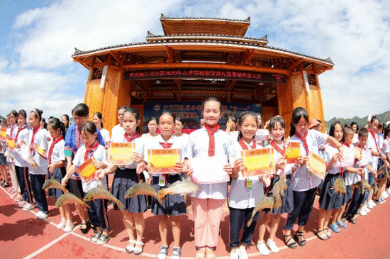 又是猪肉又是鱼 超实惠“非凡奖品”嘉奖侗乡“神兽”