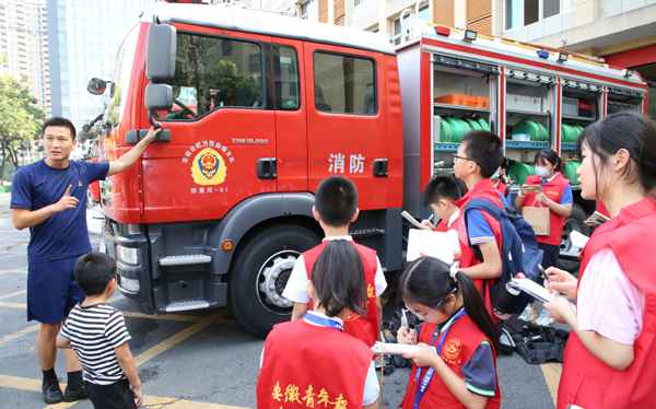 安徽青年报学生记者走进合肥消防四里河救助站