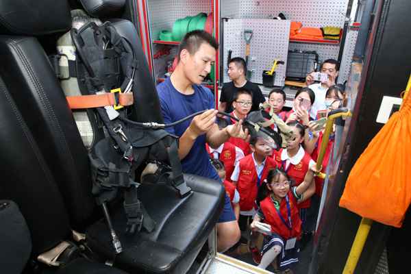 安徽青年报学生记者走进合肥消防四里河救助站