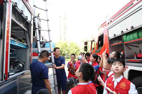 安徽青年报学生记者走进合肥消防四里河救助站