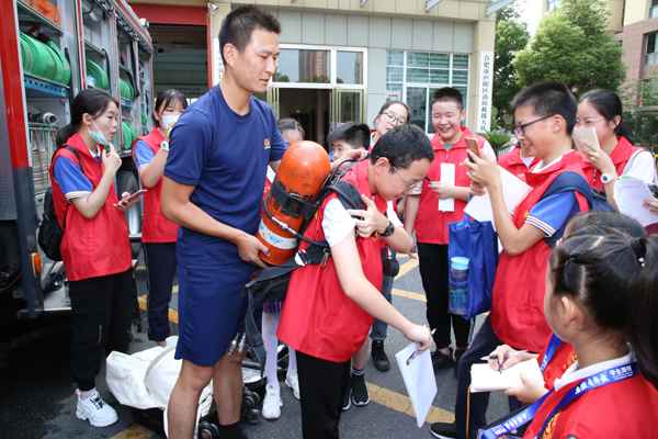 安徽青年报学生记者走进合肥消防四里河救助站