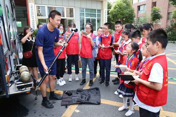 安徽青年报学生记者走进合肥消防四里河救助站