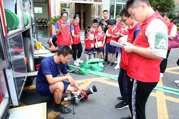 安徽青年报学生记者走进合肥消防四里河救助站
