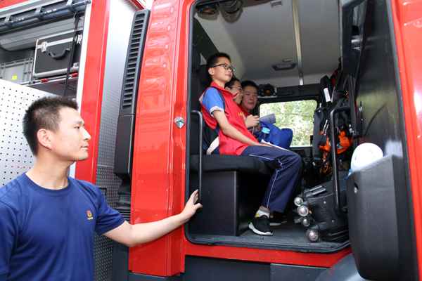 安徽青年报学生记者走进合肥消防四里河救助站