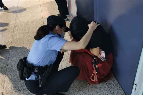 包里揣百颗安息药！结业生备战考研压力大，和怙恃争吵出走……