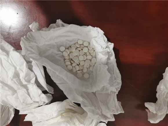 包里揣百颗安息药！结业生备战考研压力大，和怙恃争吵出走……