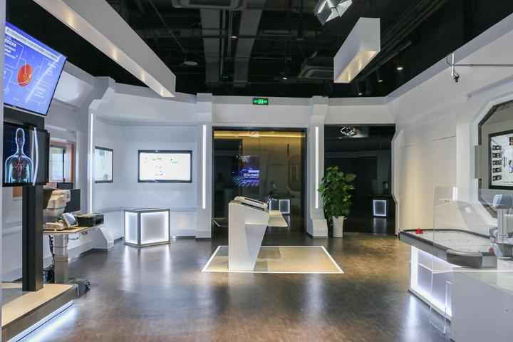 智汇八方|重庆拍了拍你，并递上一张“伶俐手刺”