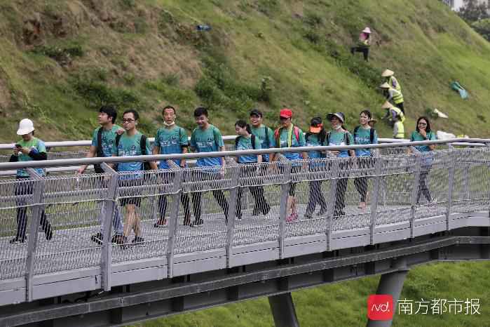 广州视障跑者勇敢挑战自我 本年首次徒步“最美云道”