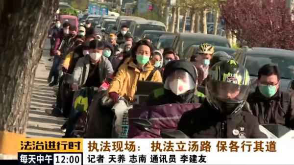 北京交警遭遇搞笑司机:罚款能不能打个折? 北京交警遭遇搞笑司机:罚款能不能打个折?