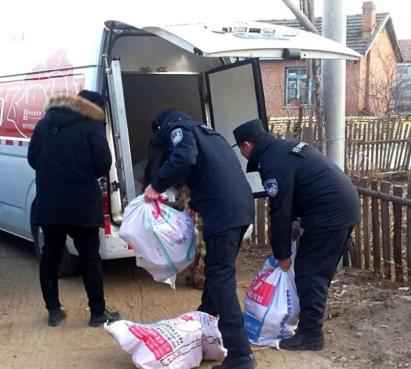 【精准扶贫】吉林市公安特警努力推销扶贫产物