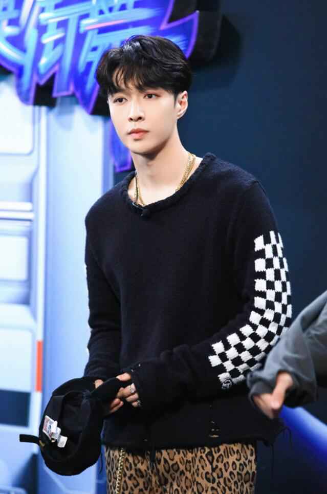 张艺兴街舞3开启选人大战 对角战术展过人“盘算”