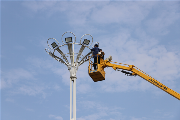 天长市第三中学：亮化路灯，照亮学生回家路