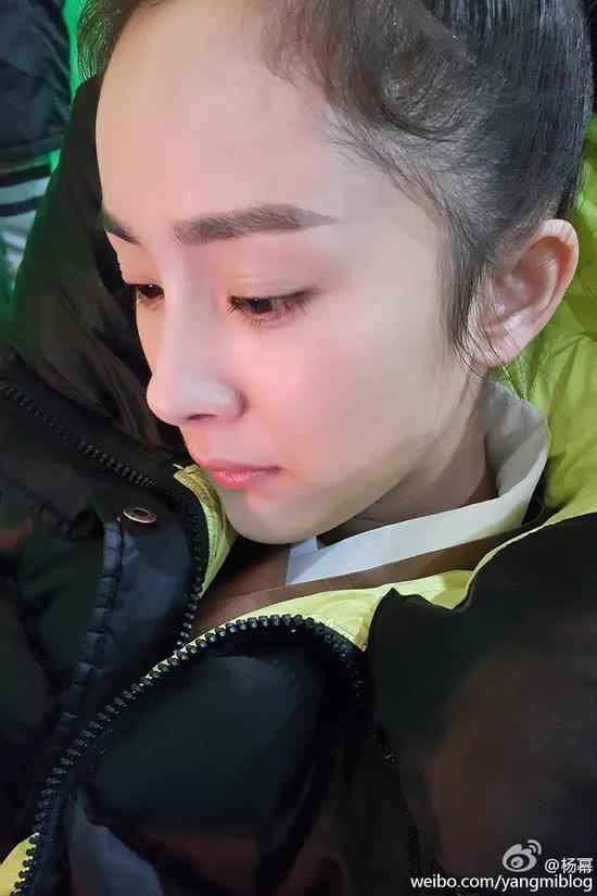 杨幂新戏造型 发际线的确逆天像秃子