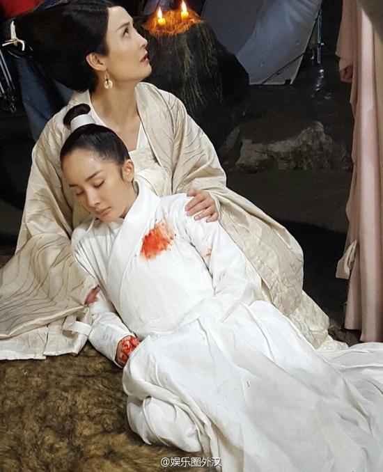 杨幂新戏造型 发际线的确逆天像秃子