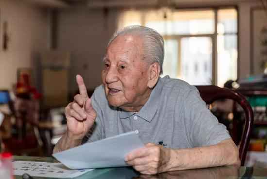 黄旭华和曾庆存获国度最高科技奖