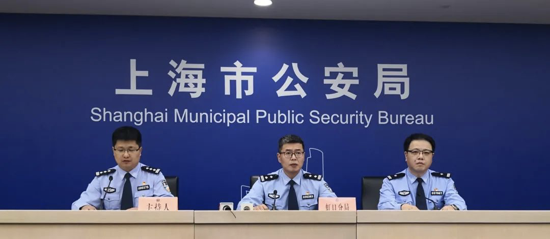 垮了！网红直播“带货”，溘然冲入便衣警员……