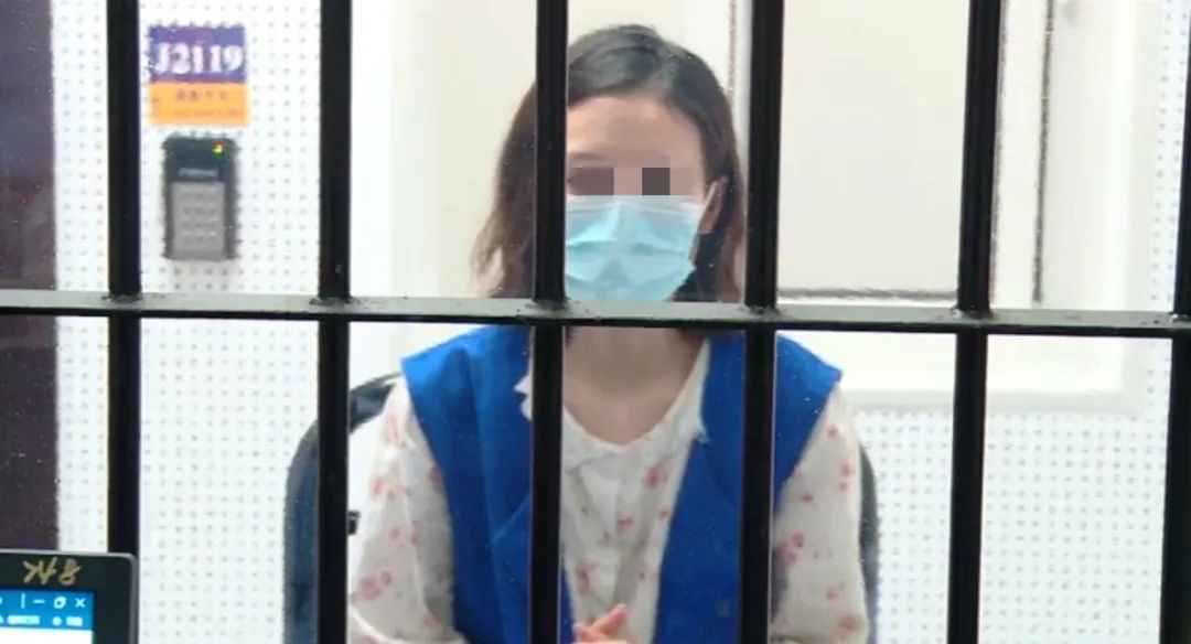 垮了！网红直播“带货”，溘然冲入便衣警员……