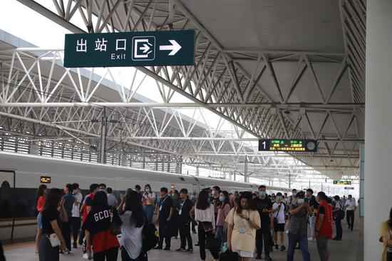 余杭高铁站首开始发车：接轨大上海 助区域成长加快跑