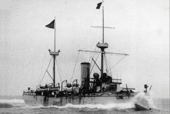 在英国拜谒北洋海军故勇墓 看到一张山东舰照片