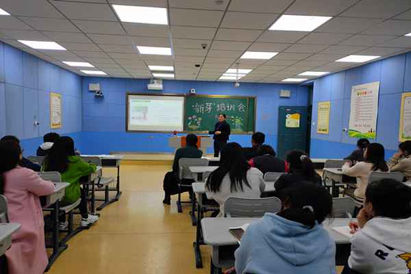 培训促生长 新芽蓄气力