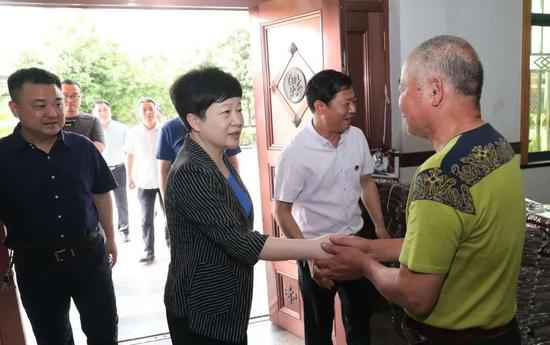 德清百名“考生”下乡“赶考” 力争“考官”满足百分百