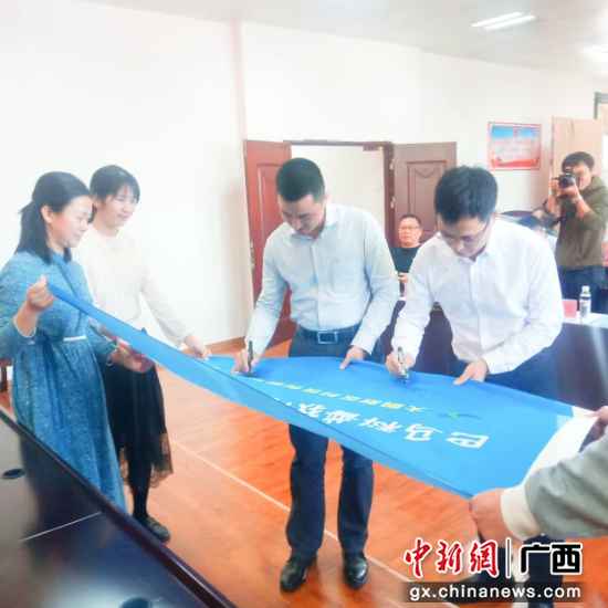 大鹏巴马创新开展教诲扶贫 助力精准脱贫