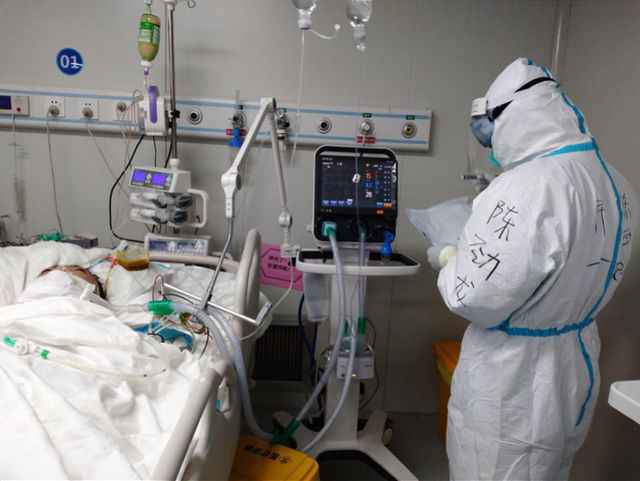 【模范气力】雷神山最后的守护者:家在武汉不能回,与父亲约定半途下车合影